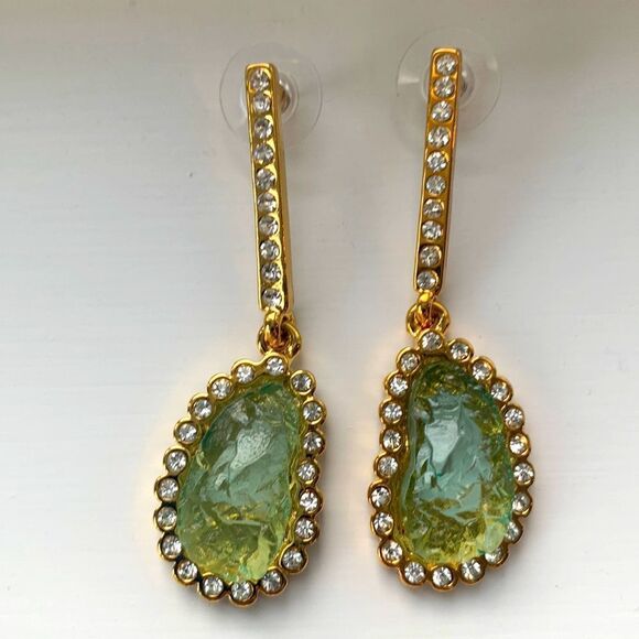 Kara Ross 10021 Green Drop Earrings – Crystal & Gold Tone Jagged Finish - Picture 7 of 7
